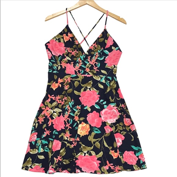 Trac Dresses & Skirts - Trac Floral V-Neck A-Line Cross Back Strap Summer Dress NEW WITH TAGS